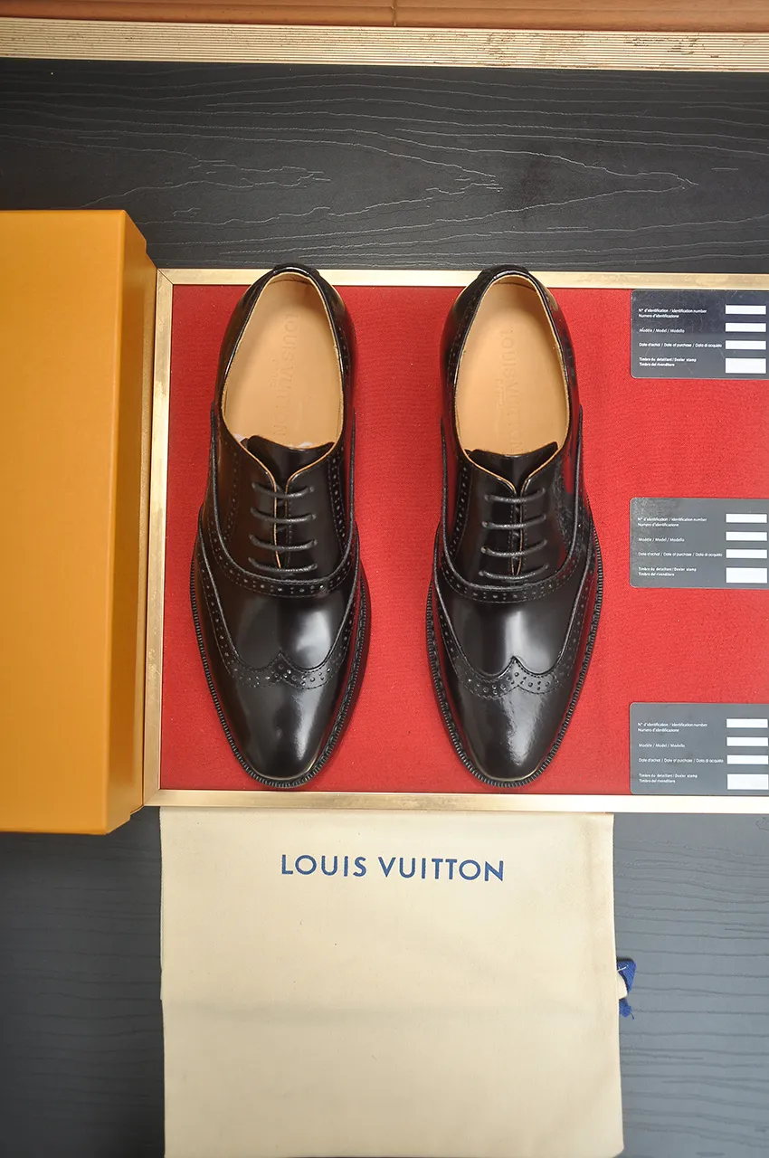 Men's men's shoes 💰500💶 [LV] (original single cowhide lining) 🍀LV's latest genuine leather business suit shoes are launched simultaneously on the official website. The first-layer cowhide imported from Italy is made of heavy gold, 💥official website 1:1 rubber outsole. Versatile to wear, high-end without losing class, and the color combination is extraordinary. This four-season style is alluring when worn on your feet, showing off your big-name flair. Standard code 38-45 (45 customized)